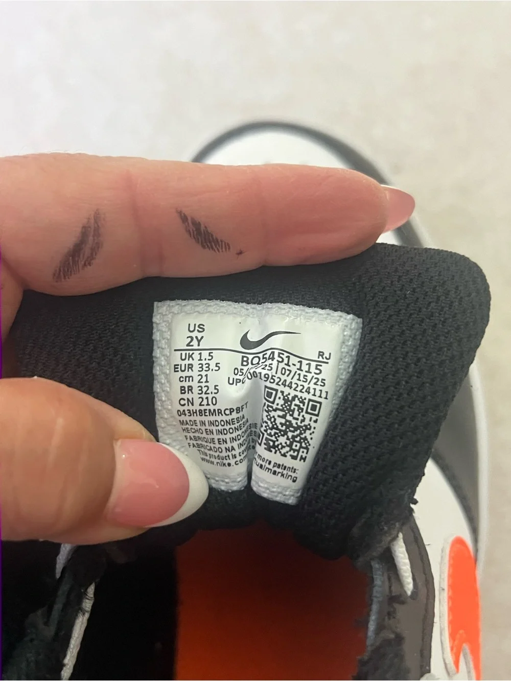 Nike Kids Black White & Bright Orange Sneakers – Size 2Y